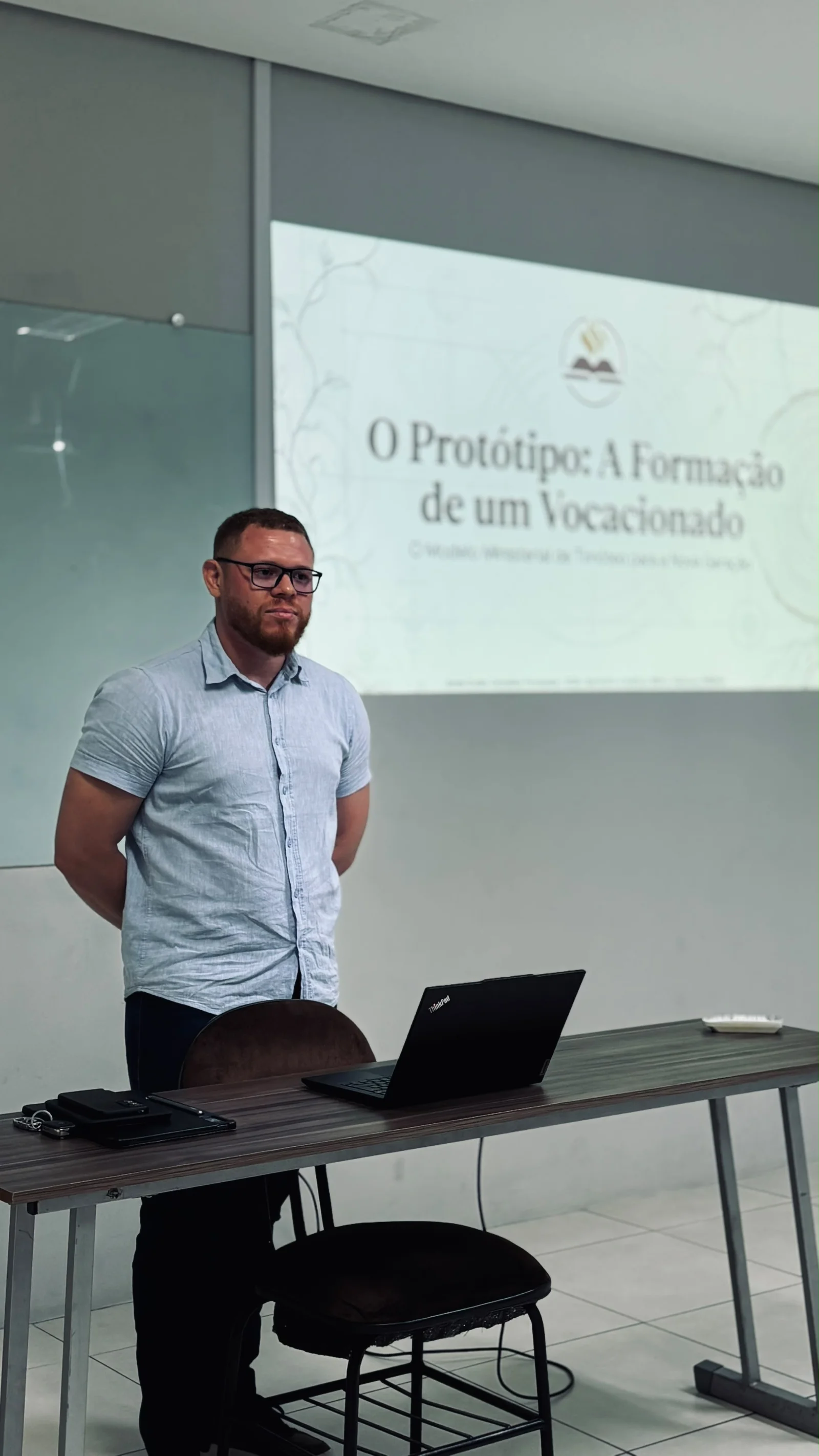 Aluno do SIBIMA apresentando seu exame doutrinário diante da banca examinadora