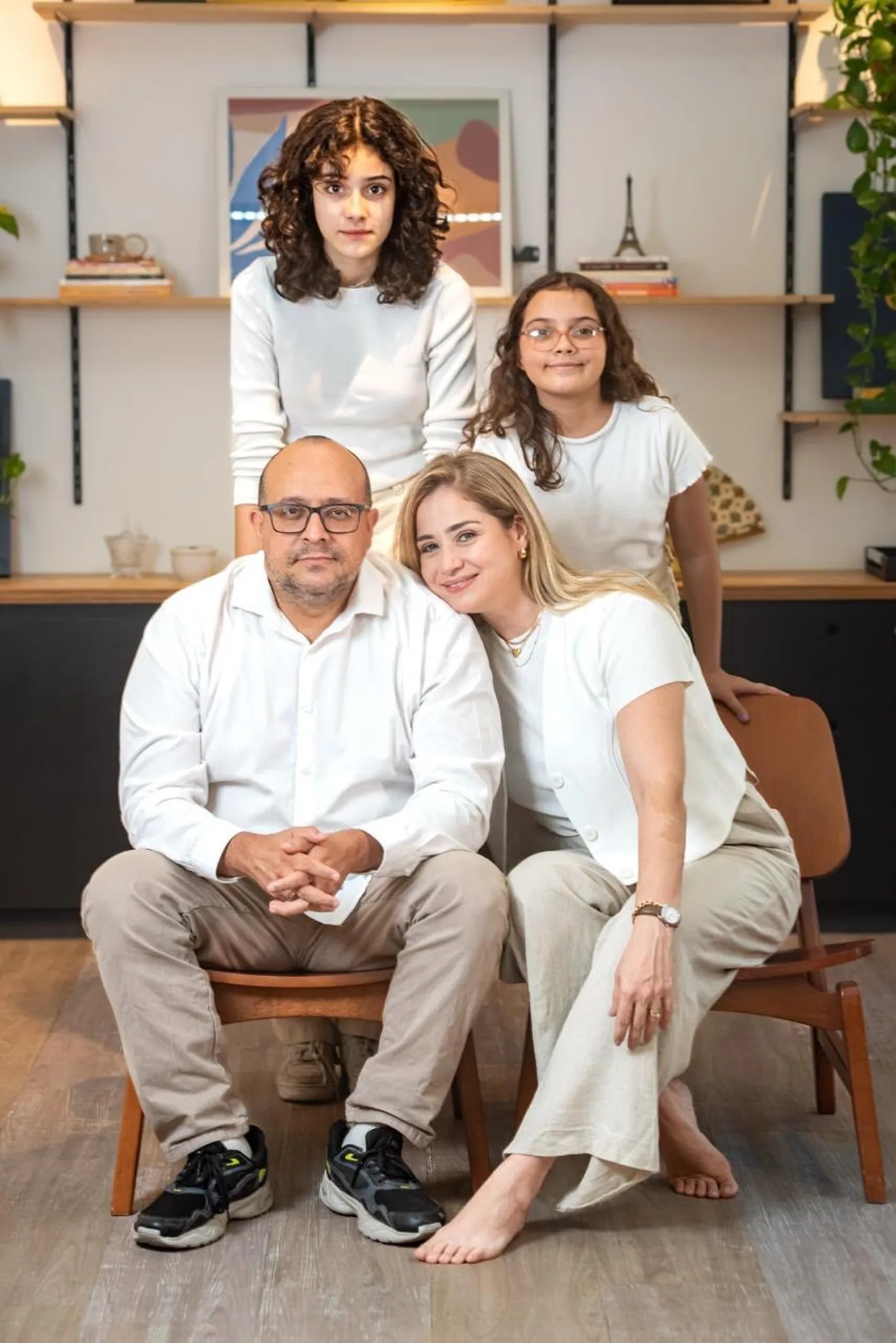 Renata Veras com o esposo Valberth e as filhas Valentina e Carolina